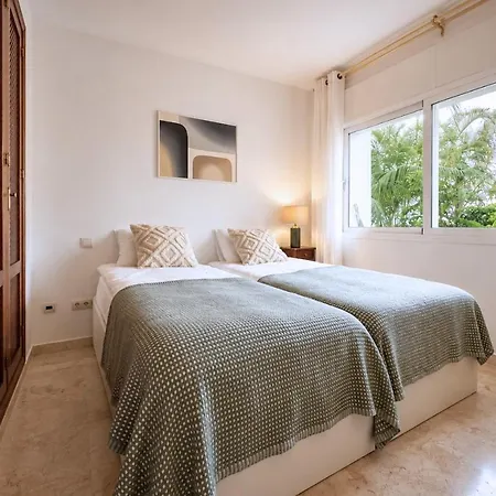 Elegant With Spectacular Garden And Pool In Costalita Estepona