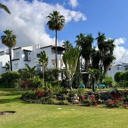 Elegant With Spectacular Garden And Pool In Costalita Estepona
