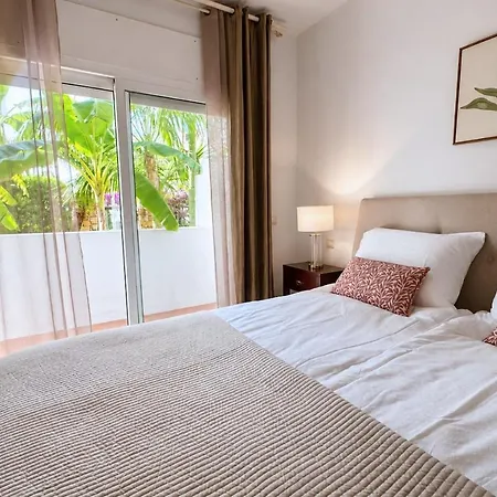 Elegant With Spectacular Garden And Pool In Costalita